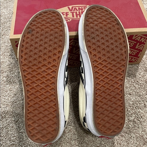 Vans - Picture 9 of 10
